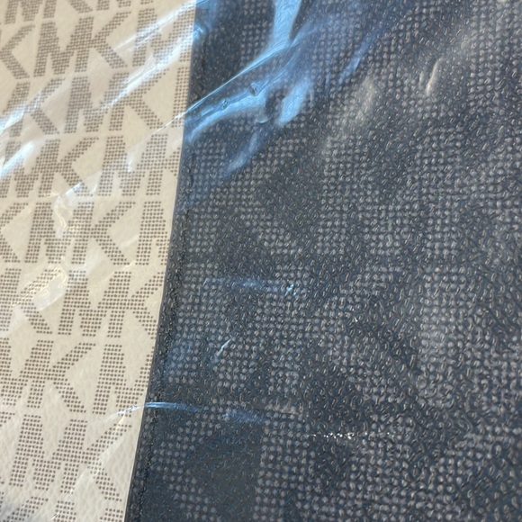 NWT MICHAEL Michael Kors Jet Set Travel Medium Two Tone Logo Tote Bag Black - Picture 14 of 15